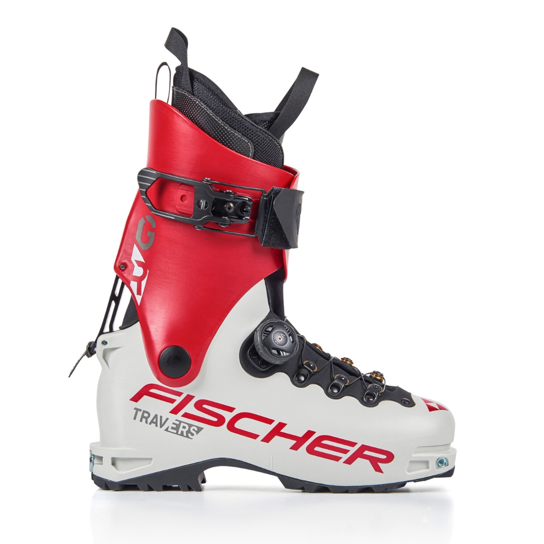 BOTTE DE SKI ALPIN FISCHER TRAVERS GR WS POUR FEMME COULEUR WHITE/RED VUE DE LA BOTTE ROUGE ET BLANCHE DE PROFIL DROIT