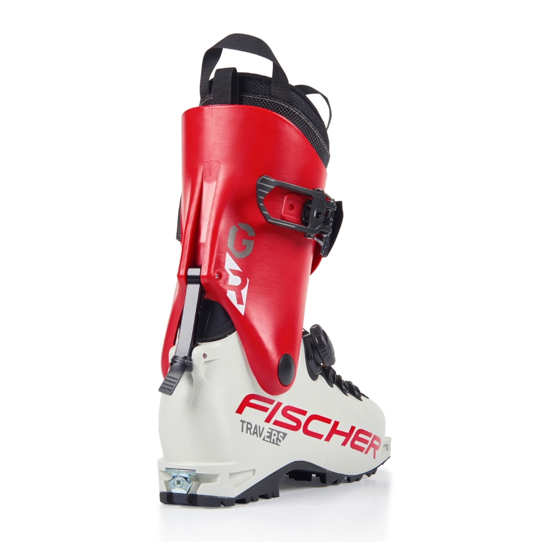 BOTTE DE SKI ALPIN FISCHER TRAVERS GR WS POUR FEMME COULEUR WHITE/RED VUE DE LA BOTTE ROUGE ET BLANCHE DE PROFIL ARRIÈRE DROIT