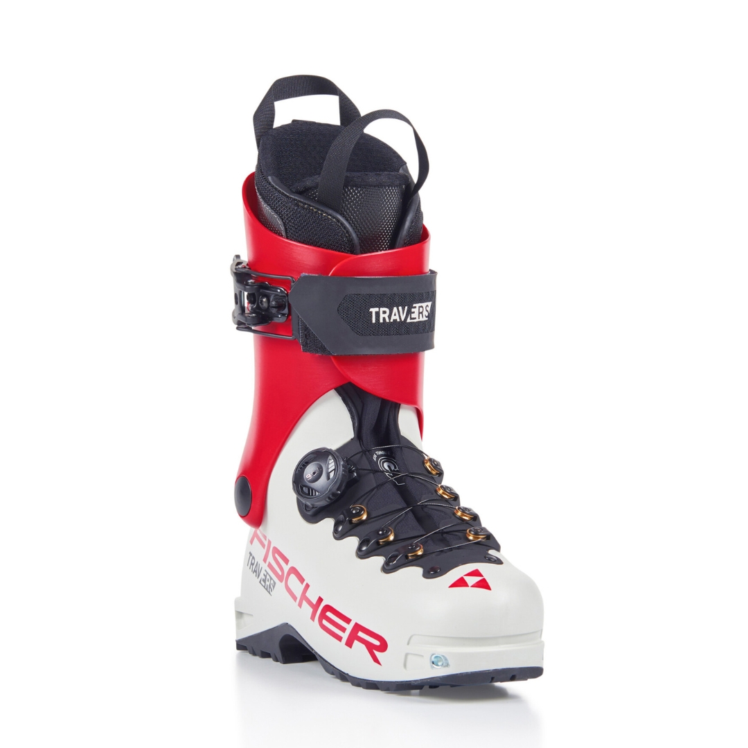 BOTTE DE SKI ALPIN FISCHER TRAVERS GR WS POUR FEMME COULEUR WHITE/RED VUE DE LA BOTTE ROUGE ET BLANCHE DE PROFIL AVANT GAUCHE