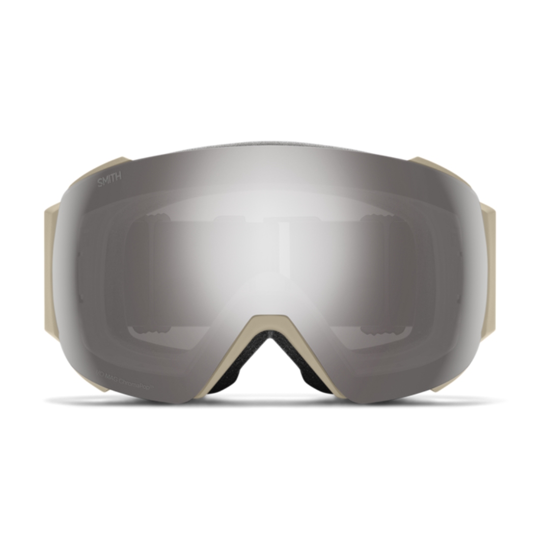 LUNETTE DE SKI ALPIN SMITH OPTICS I/O MAG POUR ADULTE couleur BONE FLOW/CHROMAPOP SUN PLATINUM MIRROR VUE DE LA LUNETTE AVEC ÉLASTIQUE BLANC CRÈME LETTRÉ ROUGE BRIQUE ET LENTILLE PLATINE DE FACE