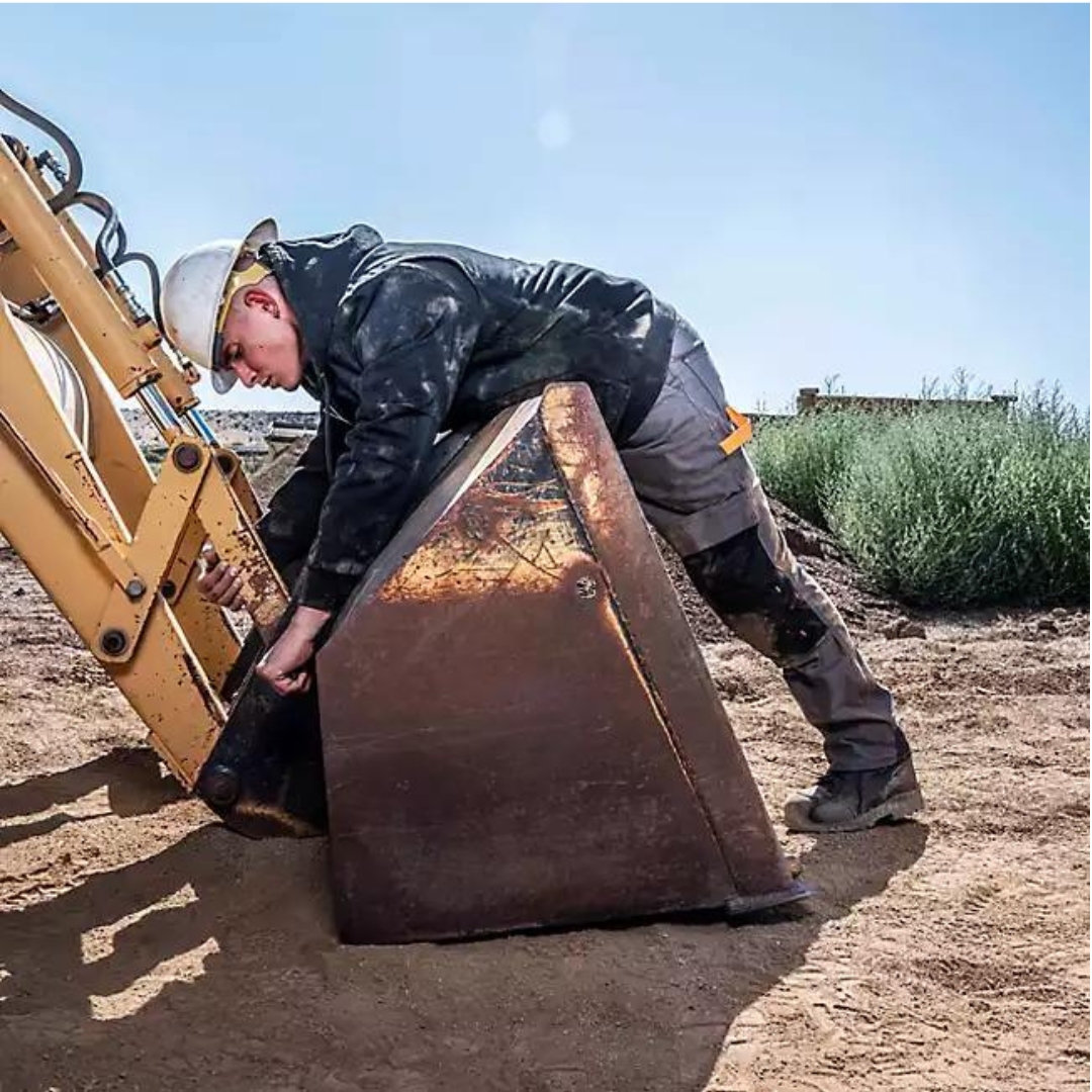 veste en toile à capuchon timberland Pro gritman pour homme portée par un travailleur