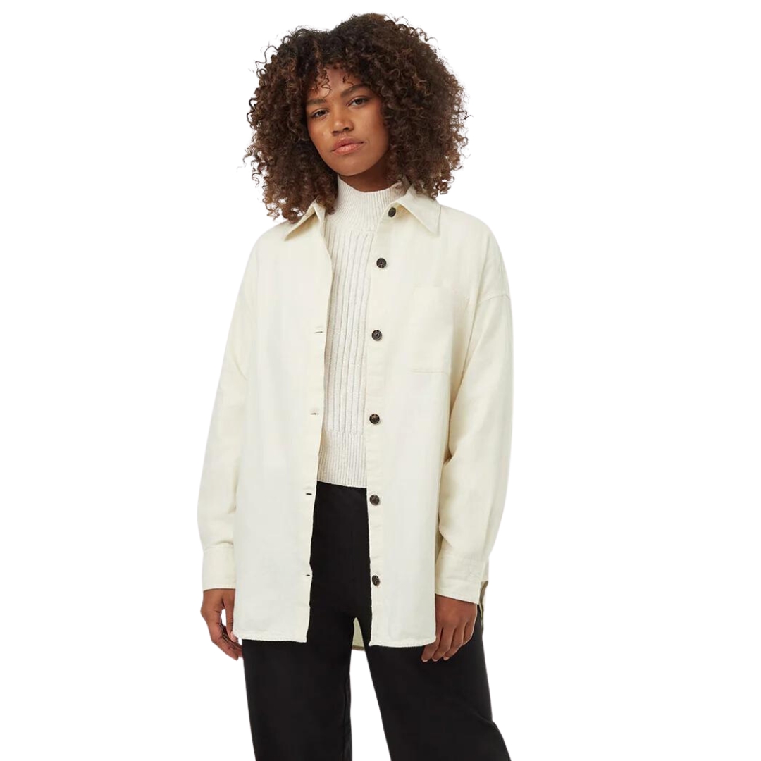 CHEMISE EN FLANELLE À MANCHES LONGUES TENTREE KAPOK POUR FEMME couleur vintage white vu de la chemise blanc cassé portée par une femme vue de la tête aux cuissses de face