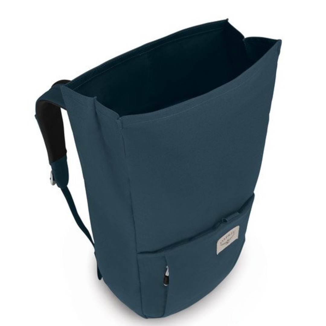 SAC À DOS OSPREY ARCANE À HAUT À ENROULEMENT couleur STARGAZER BLUE vu du sac à dos bleu marin de face ouvert sur le dessus