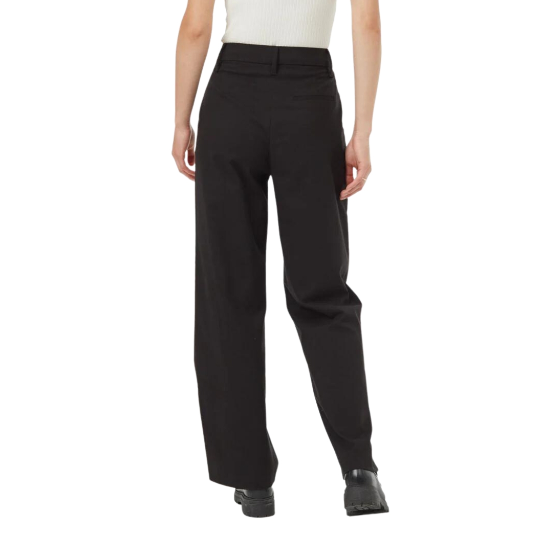PANTALON TENTREE ECOTWILL DOUX PLISSÉ EN SERGÉ POUR FEMME COULEUR METEORITE BLACK VU DU PANTALON NOIR PORTÉ PAR UNE FEMME VUE DE LA TAILLE AUX PIEDS DE DOS