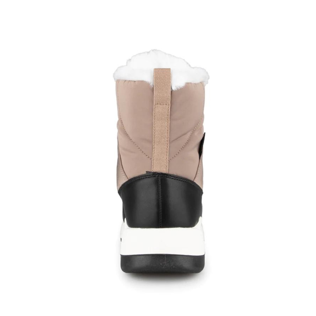 BOTTE D'HIVER ISOLÉE BLUE ROCKY FUJISU POUR femme couleur taupe vue de la botte droite de couleur beige noire et blanche de dos