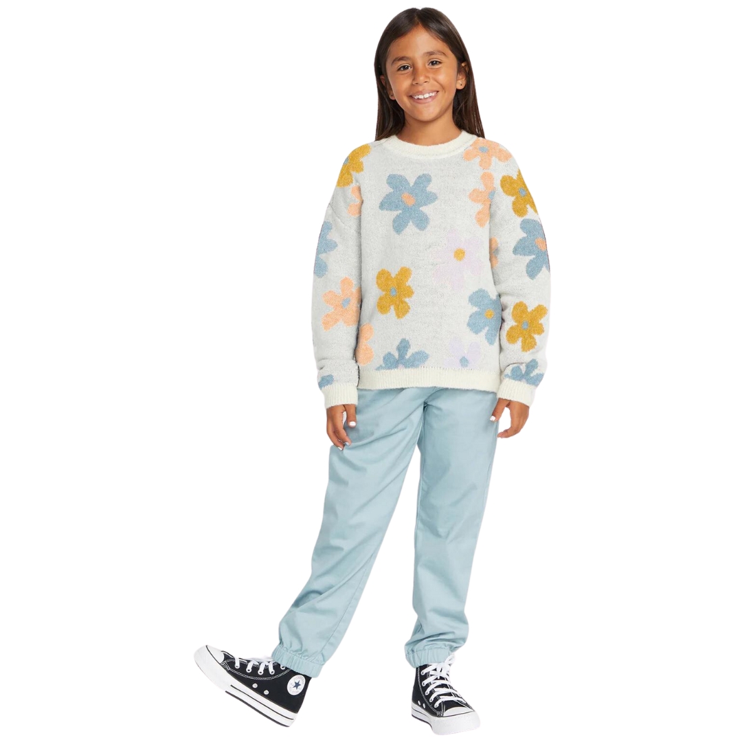 CHANDAIL À MANCHES LONGUES VOLCOM DAIZY WHEEL POUR FILLE couleur SWH-STAR WHITE vu du chandail en tricot beige a marguerittes colorées porté par une fille vue de face