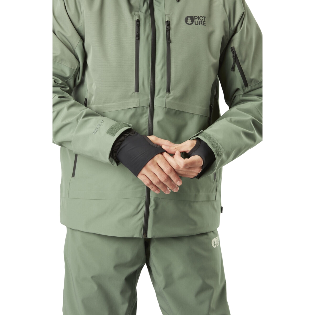 MANTEAU DE SKI PICTURE GOODS POUR HOMME couleur LAUREL WREATH vu du manteau vert tendre porté par un homme en gros plan sur les poignet à passes pouces