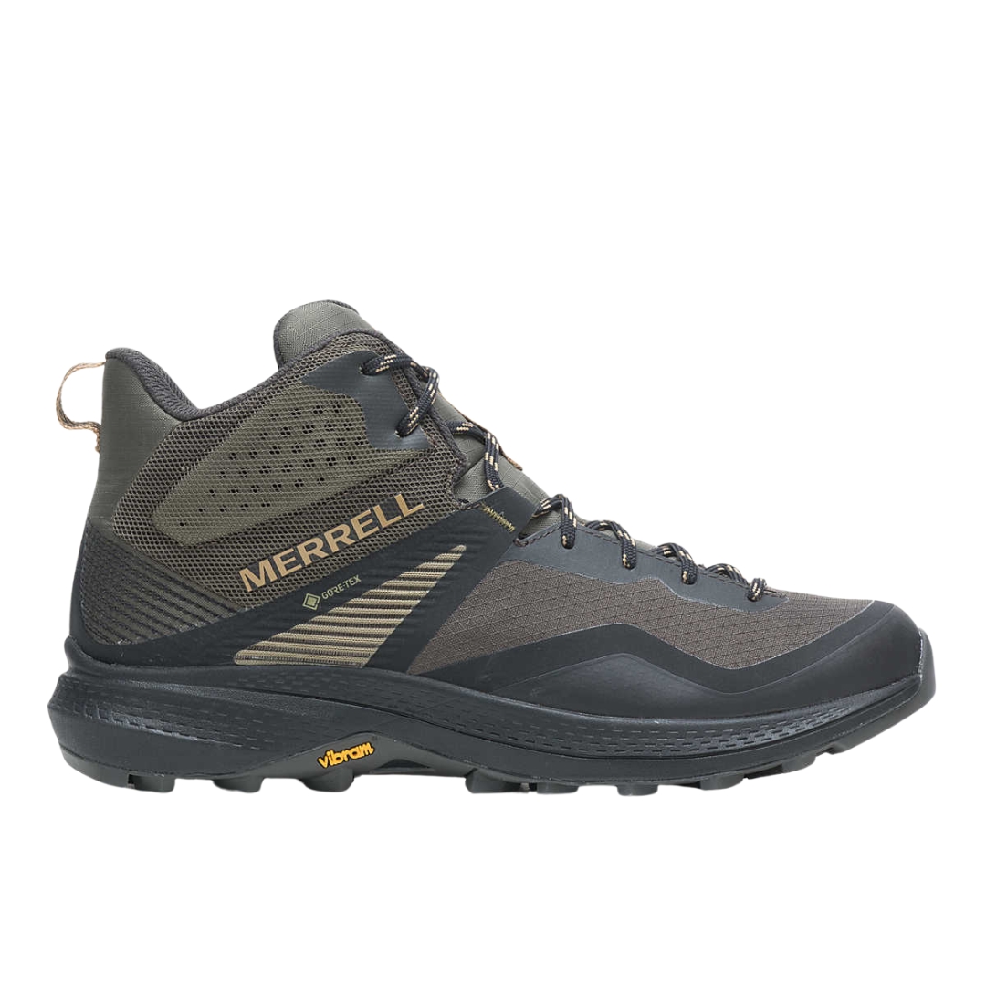 BOTTE DE RANDONNÉE IMPERMÉABLE MERRELL MQM 3 MID GORE-TEX POUR HOMME COULEUR OLIVE VU DE LA BOTTE VERTE OLIVE , BRUNE ET NOIRE DE PROFIL DROIT