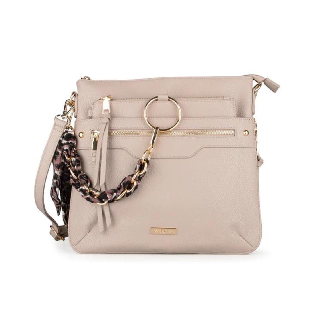 SAC À MAIN À BANDOULIÈRE ALBERTO SCARFYLA POUR FEMME couleur beige vu du sac beige pale avec détails dorés de face