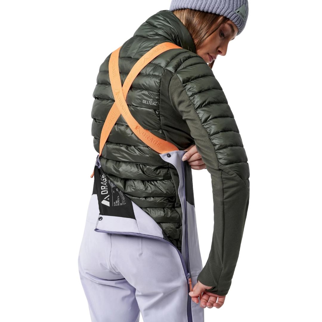 SALOPETTE COQUILLE DE SKI ALPIN ORAGE MTN-X CLIFF POUR FEMME porté par une femme qui montre l'ouverture du drop seat