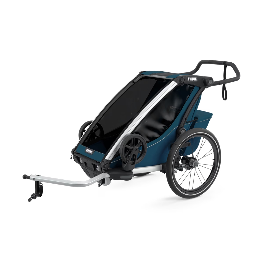 REMORQUE THULE CHARIOT CROSS 1 COULEUR MAJOLICA BLUE VU AVEC SON ATTACHE POUR LE VÉLO