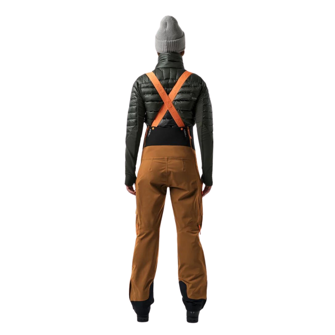 SALOPETTE COQUILLE DE SKI ALPIN ORAGE MTN-X CLIFF POUR FEMME couleur Y193-AMBER vu de la salopette couleur brune/beige portée par une femme vue de la tête aux pieds de dos