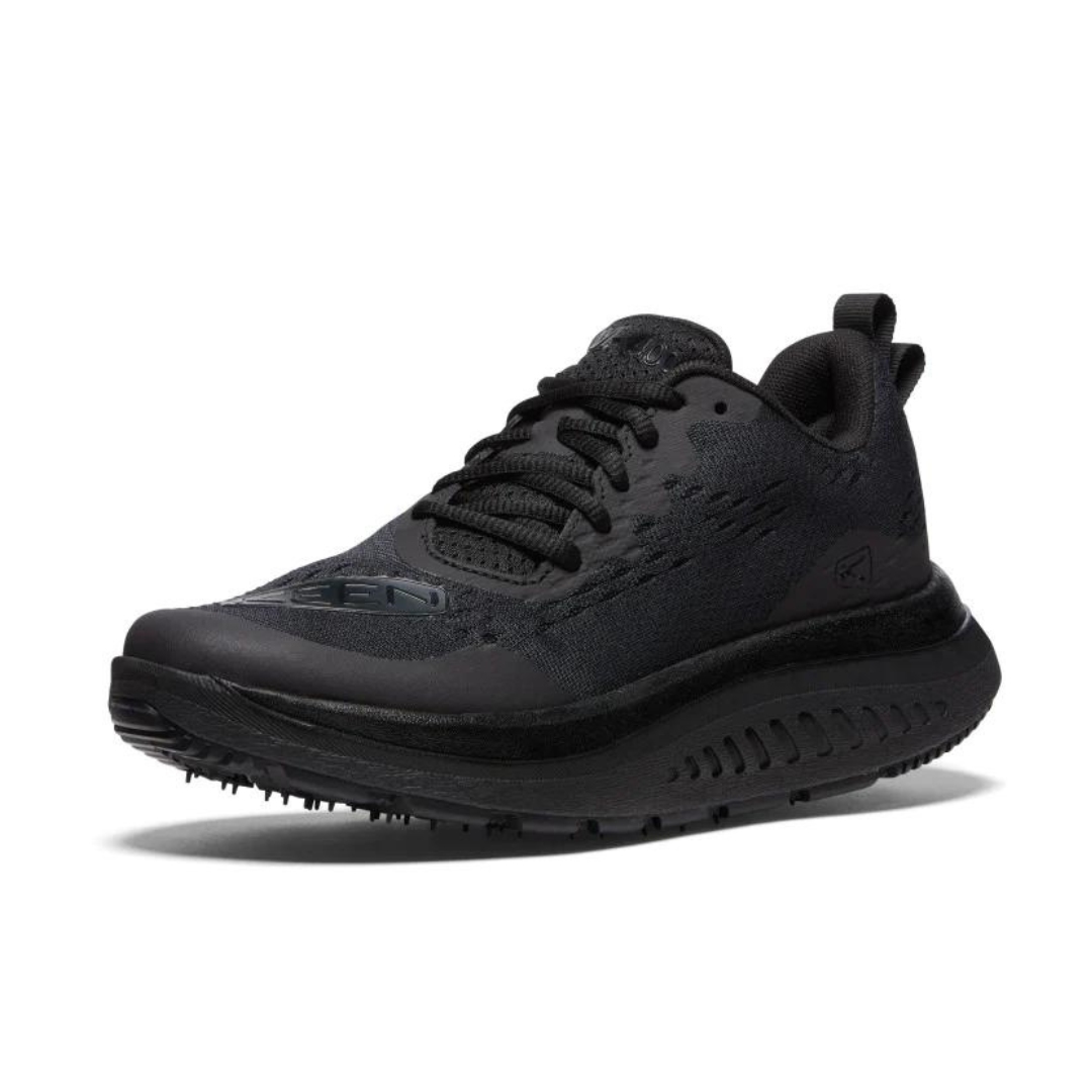 CHAUSSURE DE MARCHE KEEN WK400 POUR FEMME COULEUR TRIPLE BLACK VUE DE LA CHAUSSURE ENTIÈREMENT NOIRE DE PROFIL AVANT GAUCHE