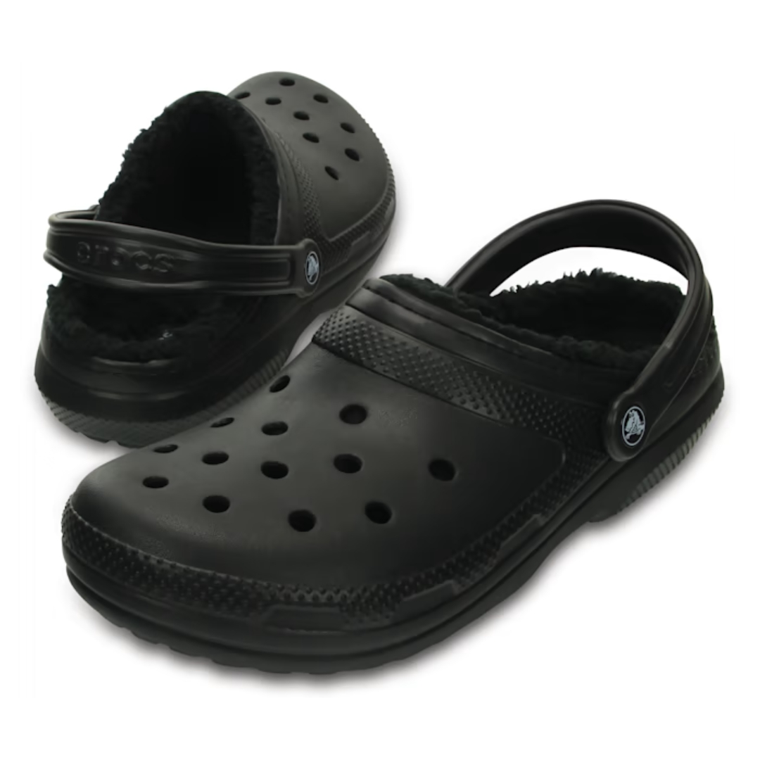 SABOT CROCS CLASSIQUE DOUBLÉ POUR ADULTE couleur noir vu des sabots noirs un de profil avant gauche et l'autre de profil arrière droit