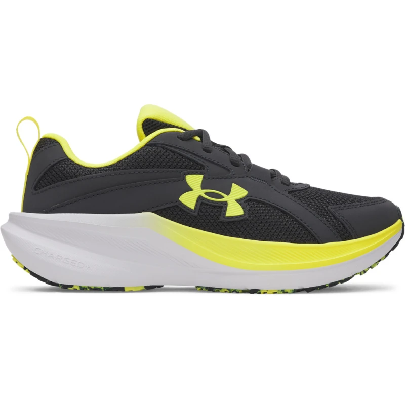 L'ASSERT 11 est une basket de sport noire rehaussée de touches de jaune fluo, dotée d'une semelle blanche et arborant un logo Under Armour jaune bien visible sur le côté.