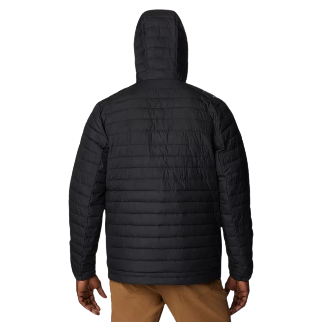 MANTEAU ISOLÉ À CAPUCHON COLUMBIA SILVER FALLS POUR HOMME couleur 010-BLACK vu du manteau matelassé noir porté par un homme vu de la tête aux cuisses de dos