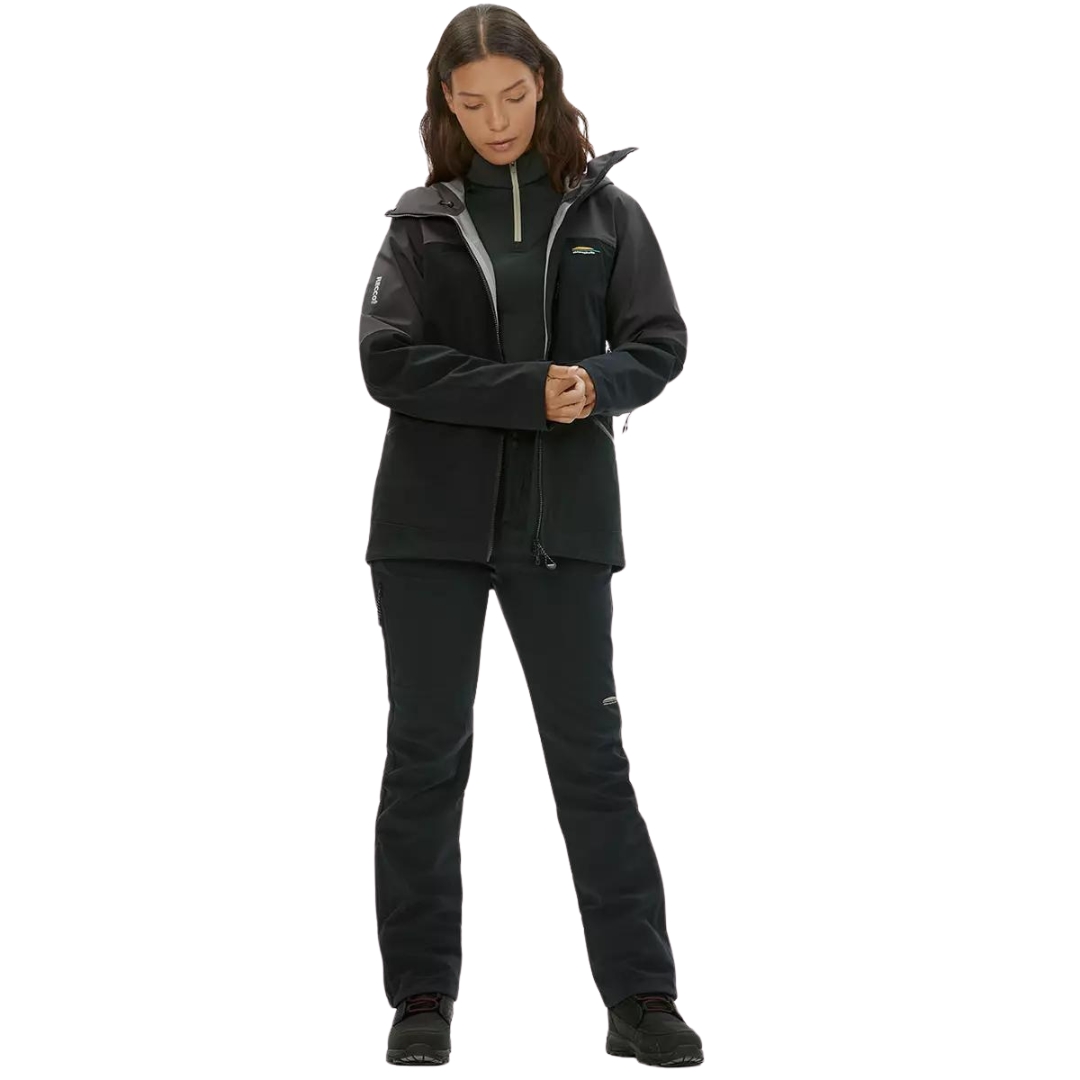 PANTALON DOUBLÉ EN SOFTSHELL CHLOROPHYLLE GAIA POUR FEMME couleur noir pur vu du pantalon noir porté par une femme vue de la tête aux pieds de face