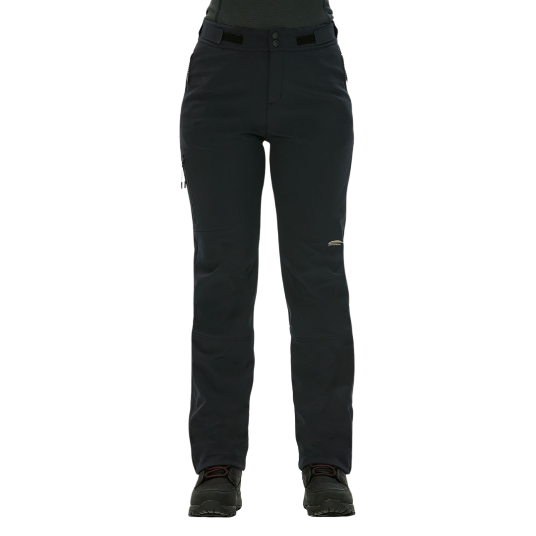 PANTALON DOUBLÉ EN SOFTSHELL CHLOROPHYLLE GAIA POUR FEMME couleur noir pur vu du pantalon noir porté par une femme vue de la taille aux pieds de face