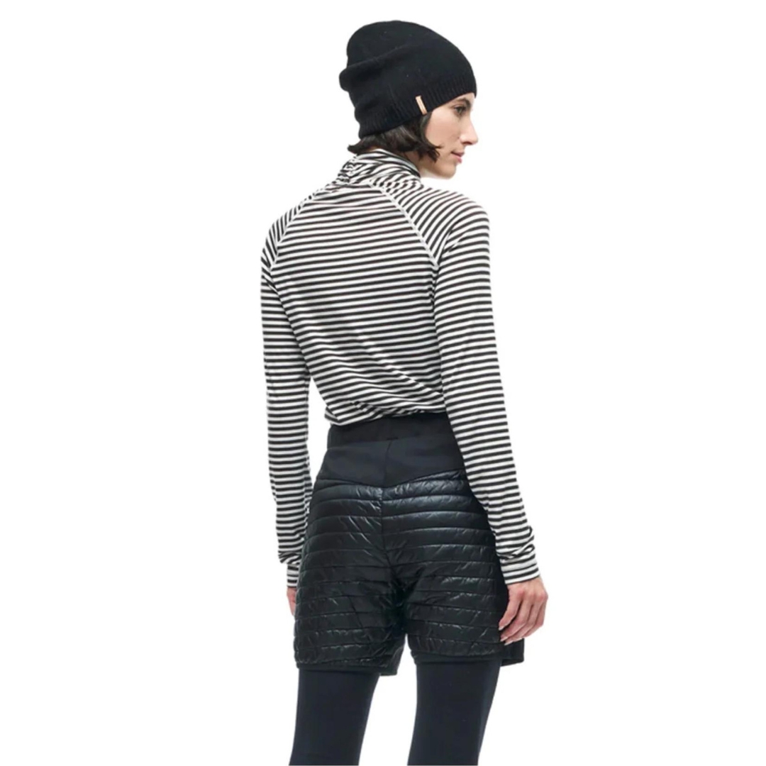 SHORT ISOLÉ INDYEVA BOON POUR FEMME couleur black vu du short noir porté par une femme vue de la tête aux cuisses de dos