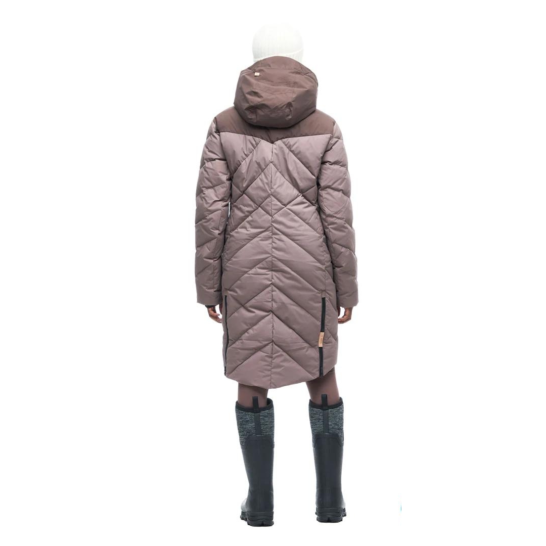 PARKA ISOLÉ EN DUVET INDYEVA LEGGERO POUR FEMME couleur Muddy/Peppercorn Cb vu du manteau brun foncé et brun pale porté par une femme vue de la tête aux pieds de dos