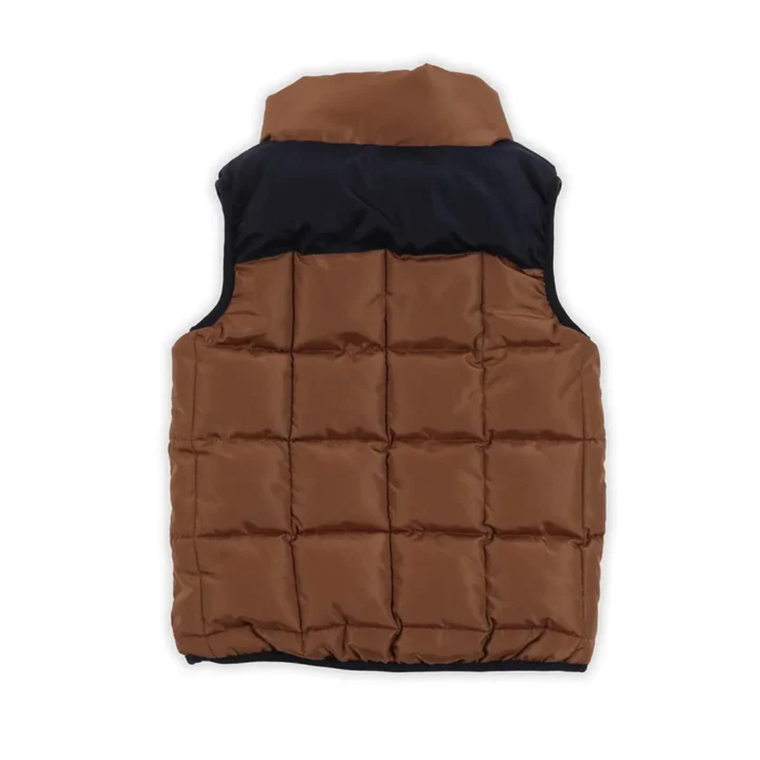 VESTE MATELASSÉE SANS MANCHES NANÖ POUR ENFANT couleur taupe vu de la veste matelassée brune et noire de dos