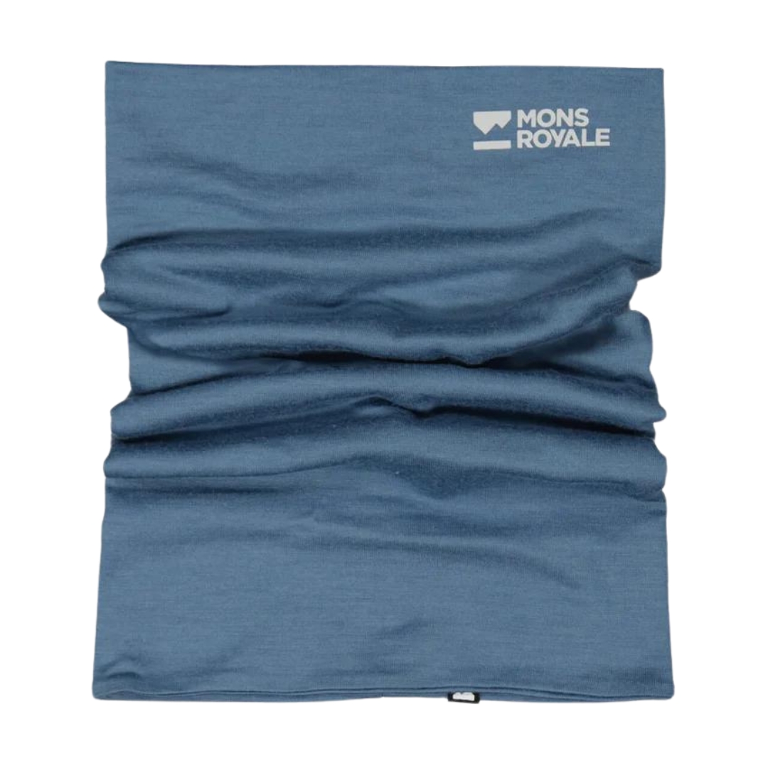 CACHE COU EN MÉRINO MONS ROYALE DOUBLE UP POUR ADULTE couleur BLUE SLATE vu du cache cou bleu acier de face et plissé sur la longueur