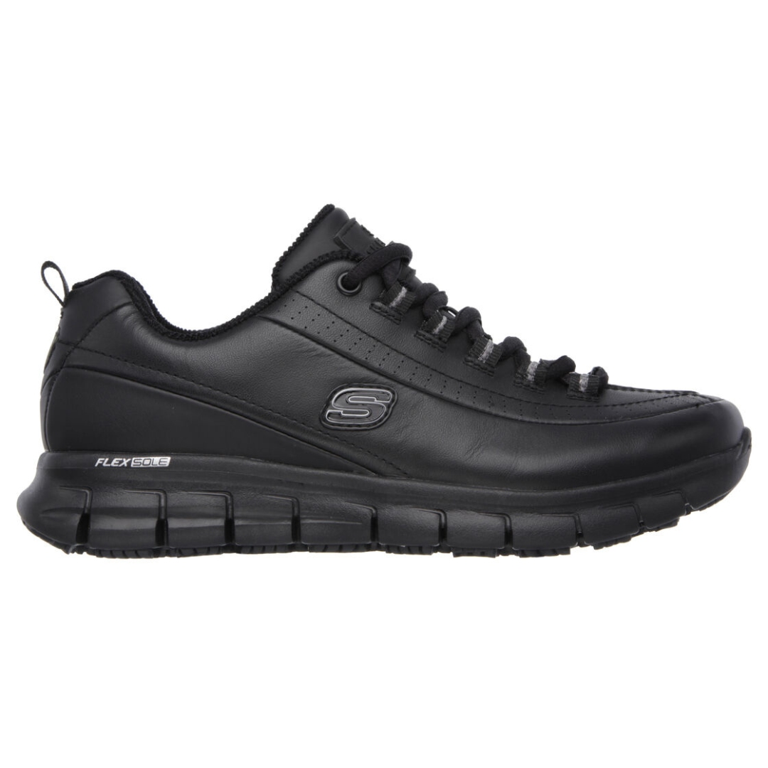 CHAUSSURE ANTIDÉRAPANTE SKECHERS SURE TRACK TRICKEL POUR FEMME couleur noir vu de la chaussure noire de profil externe droit