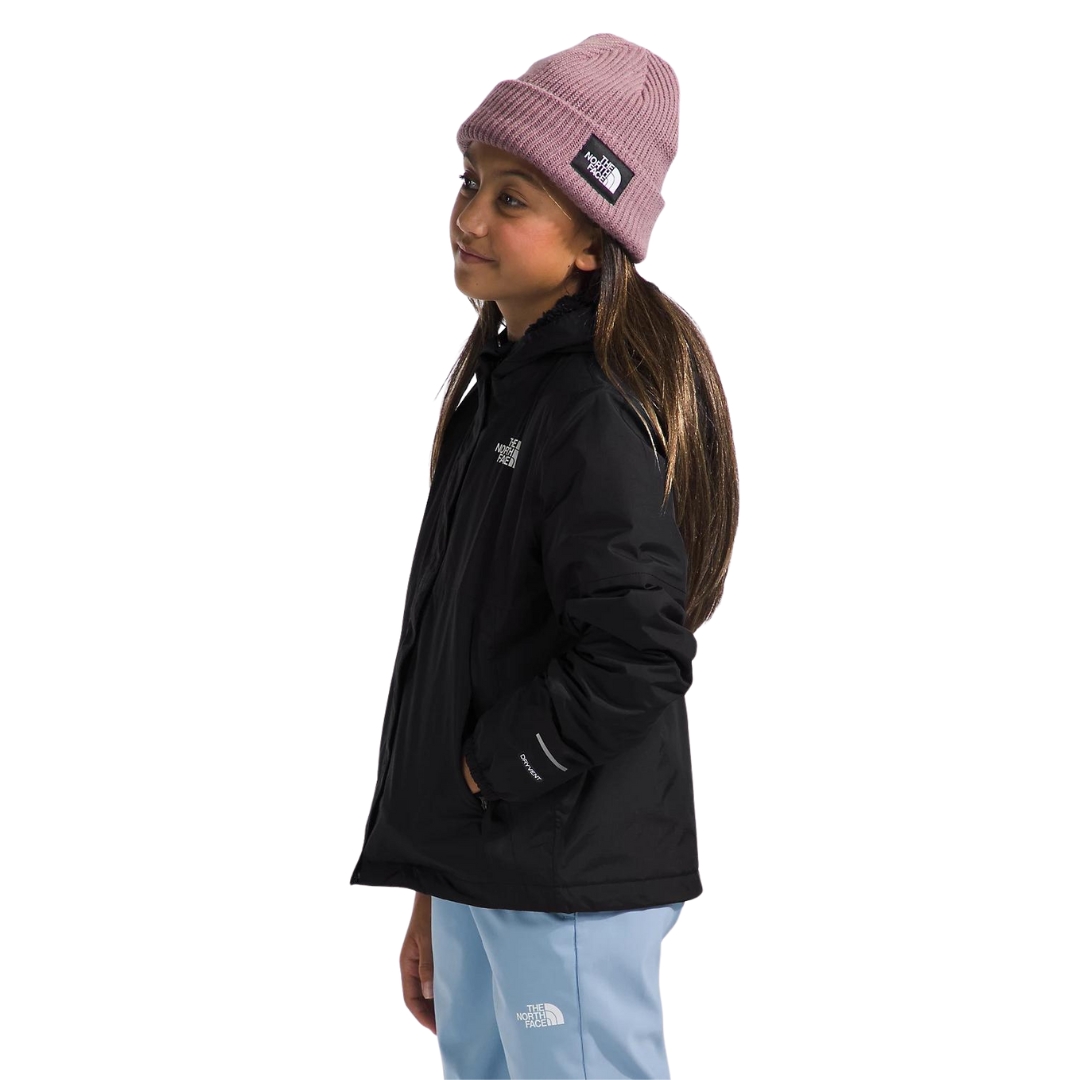 MANTEAU CHAUD THE NORTH FACE ANTORA POUR FILLE couleur tnf black vu du manteau noir porté par une fille vue de la tête aux cuisses de profil gauche