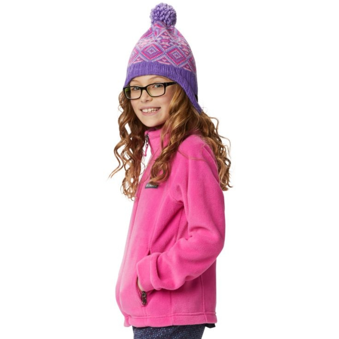 VESTE EN LAINE POLAIRE COLUMBIA BENTON SPRINGS POUR FILLE couleur pink ice vu de la veste rose flash portée par une fille vue de la tête aux cuisses de profil gauche avec les mains dans les poches