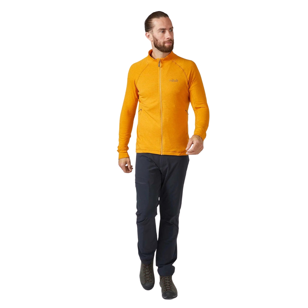 VESTE EN LAINE POLAIRE RAB NEXUS POUR HOMME portée par un homme vu de la tête aux pieds de face