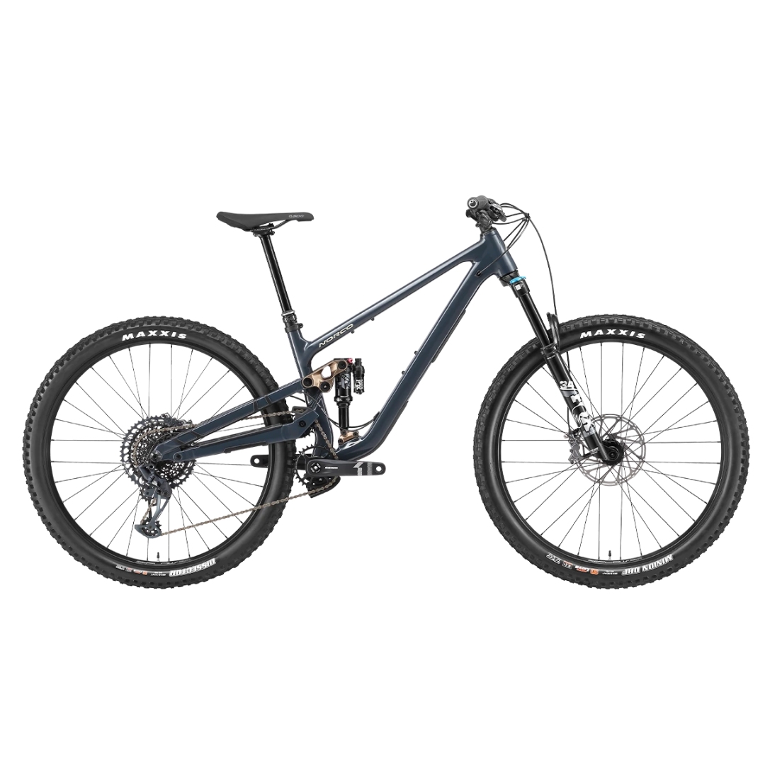 VÉLO DE MONTAGNE NORCO OPTIC A2 (2024) COULEUR GRIS VU DU VÉLO GRIS FONCÉ DE PROFIL DROIT