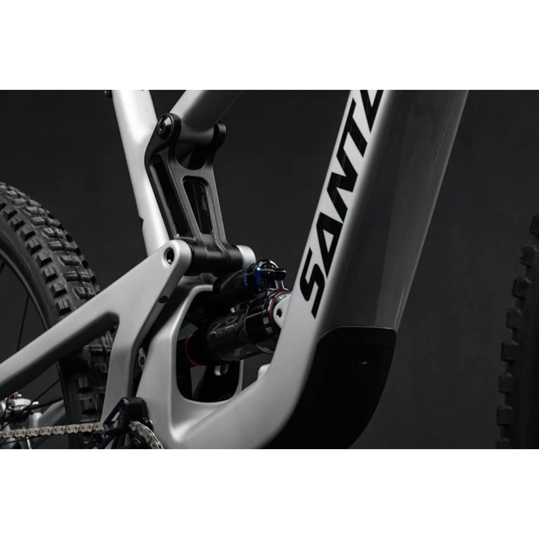 VÉLO DE MONTAGNE ÉLECTRIQUE SANTA CRUZ HECKLER SL C S vu sur l'amortisseur arrière