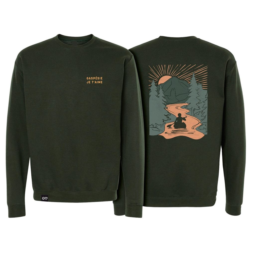 CHANDAIL CREW NECK À MANCHES LONGUES GASPÉSIE JE T’AIME LOGO PAYSAGE CANOT UNISEXE ADULTEcouleur vert forêt vu du chandail vert foncé à manches longues de face et de dos