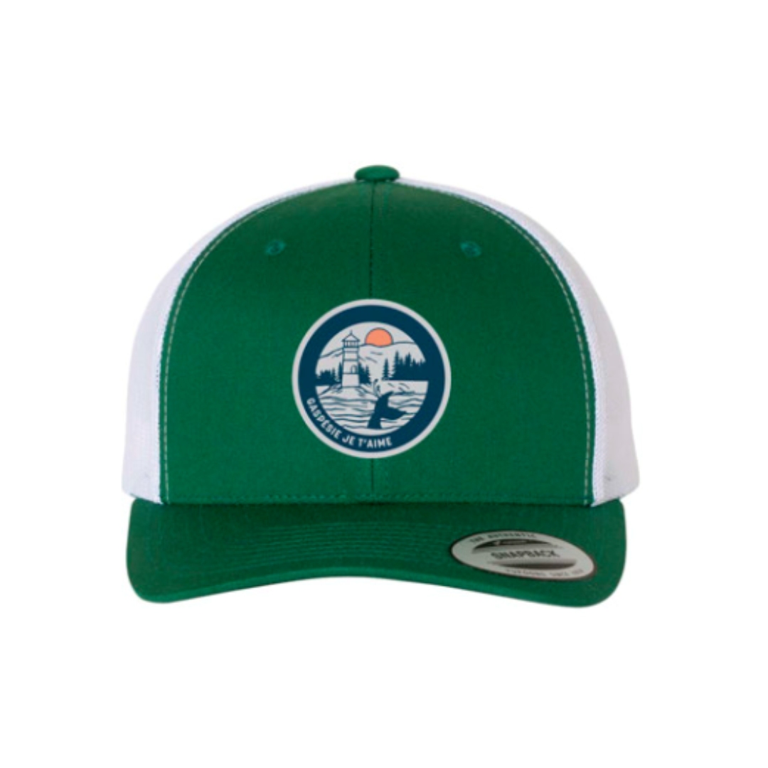 CASQUETTE AVEC FILET GASPÉSIE JE T'AIME LOGO PHARE couleur Vert - Filet blanc vue de la casquette verte emmeraude et blanche de face