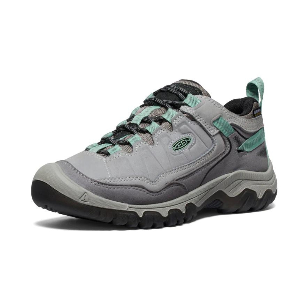 CHAUSSURE DE MARCHE IMPERMÉABLE KEEN TARGHEE IV POUR FEMME COULEUR ALLOY/GRANITE GREEN VU DE LA CHAUSSURE GRISE AVEC DÉTAIL VERT AQUA PALE VUE DE PROFIL AVANT GAUCHE