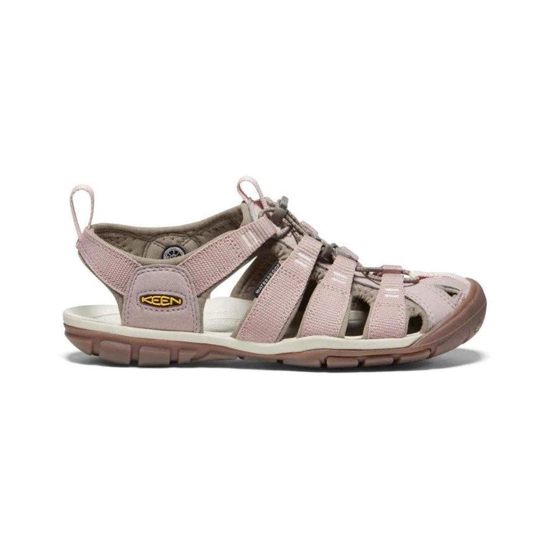 SANDALE KEEN CLEARWATER CNX POUR FEMME couleur TIMBERWOLF/FAWN vue de la sandale rose cendré et grise de profil droit