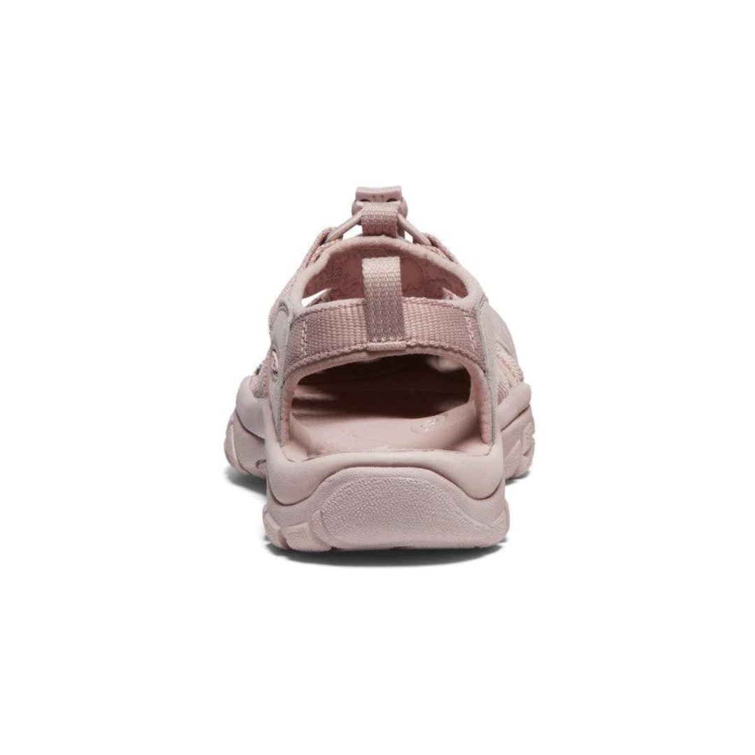SANDALE KEEN NEWPORT H2 POUR FEMME couleur Monochrome/Fawn vue de la sandale rose pale de l'arrière