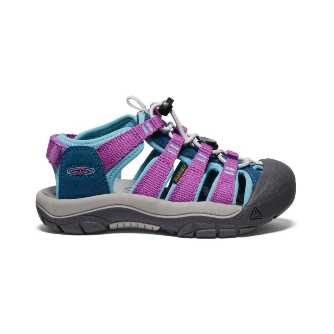 SANDALE KEEN NEWPORT BOUNDLESS POUR enfant couleur legion Blue/Willowherb vue de la sandale bleue, mauve et grise de profil droit