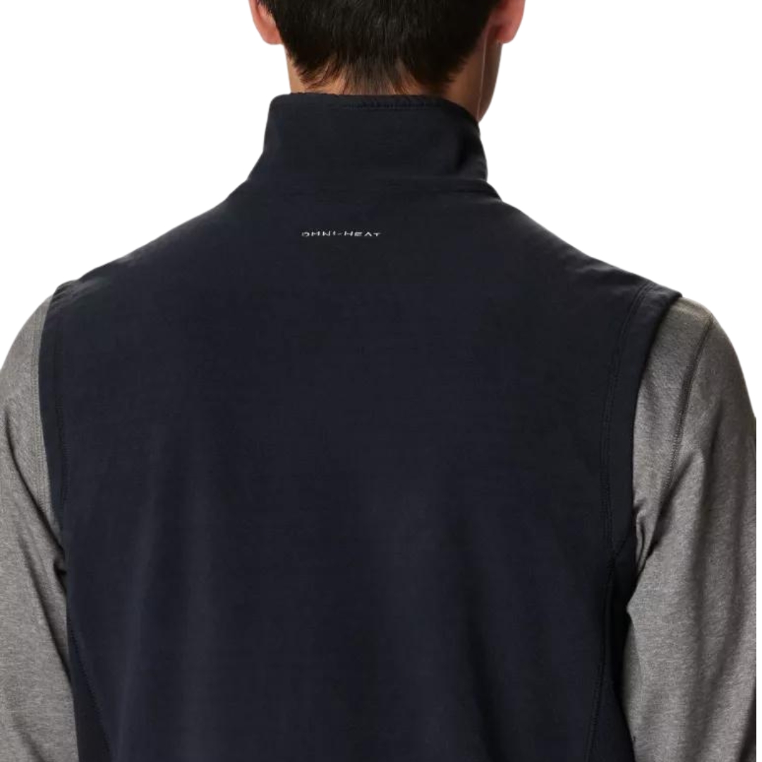 VESTE SANS MANCHES ISOLANTE COLUMBIA OUTDOOR TRACKS POUR HOMME couleur 010-black vu de la veste noire portée par un homme vu de dos en gros plan sur le haut de la veste