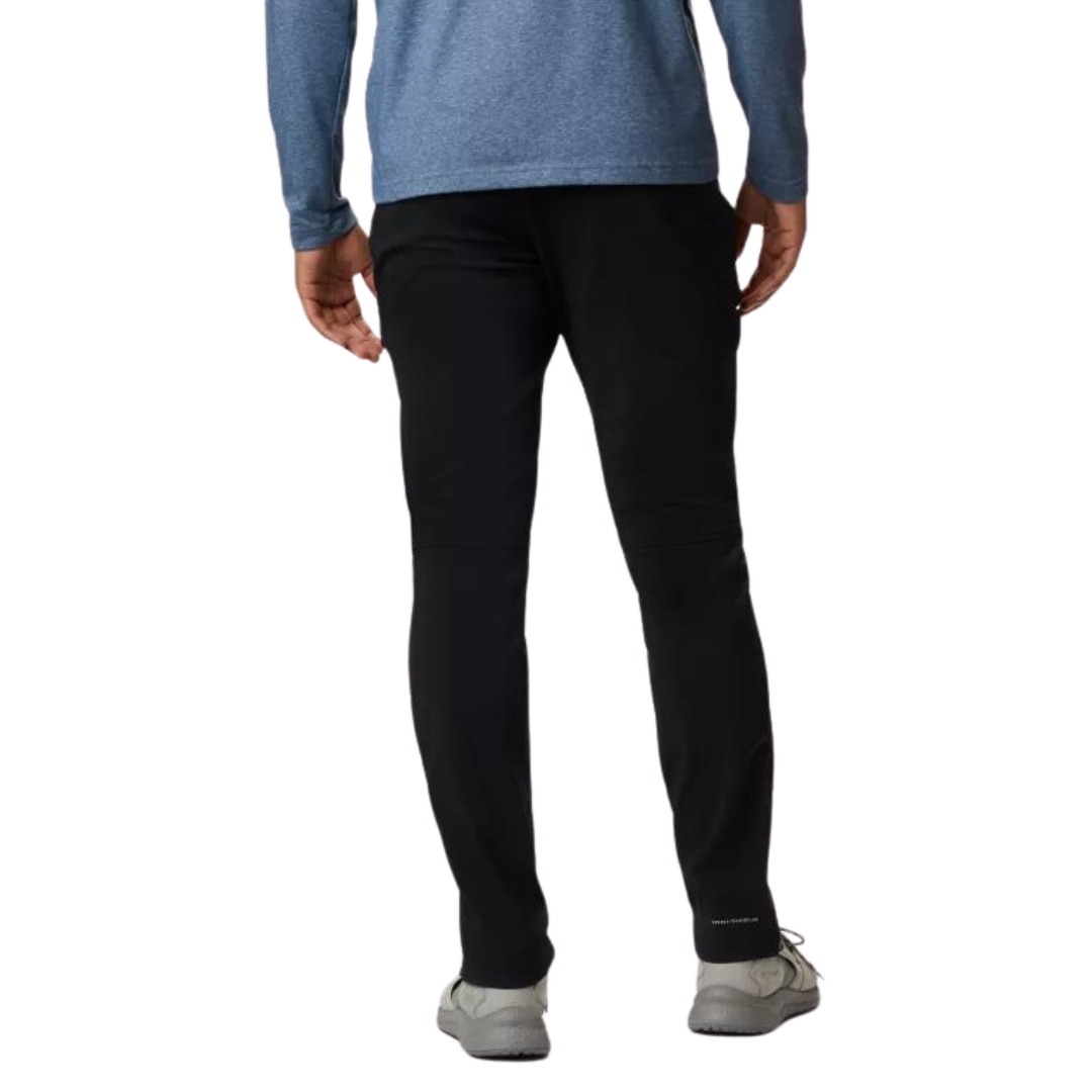 PANTALON ISOLÉ DE PLEIN AIR COLUMBIA TECH TRAIL POUR HOMME couleur 010-black vu du pantalon noir porté par un homme vu de la taille aux pieds de dos