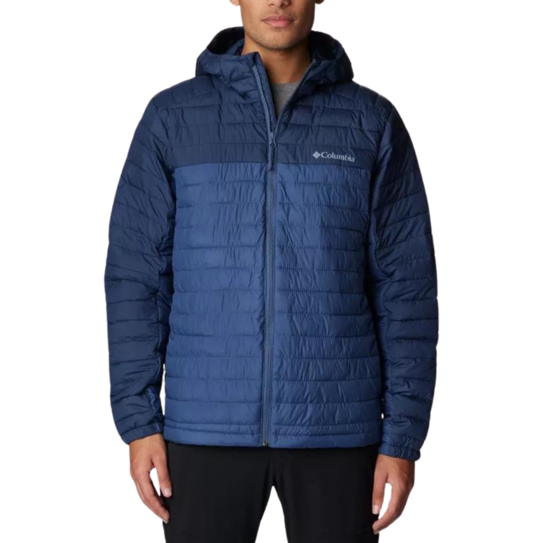 MANTEAU ISOLÉ À CAPUCHON COLUMBIA SILVER FALLS POUR HOMME couleur 478-DARK MOUNTAIN/COLLEGIATE NAVY vu du manteau matelassé bleu marin foncé et bleu royal porté par un homme vu de la tête aux cuisses de face