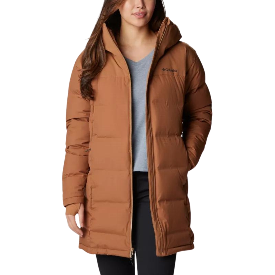 MANTEAU ISOLÉ EN DUVET COLUMBIA OPAL HILL MID POUR FEMME couleur 224-CAMEL BROWN vu du manteau brun sable porté par une femme vue de la tête aux cuisses de face manteau ouvert