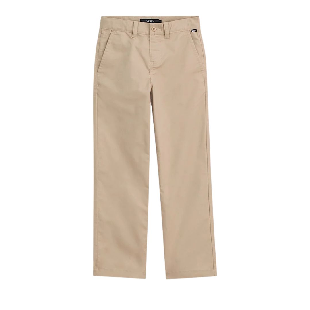 PANTALON DÉCONTRACTÉ VANS AUTHENTIC CHINO JUNIOR de couleur beige, avec une coupe droite, des poches avant, une fermeture à bouton et à fermeture éclair, ainsi que des passants de ceinture, présenté sur fond blanc.