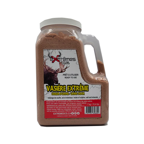 Un récipient en plastique transparent contenant la poudre d'attractif pour cerfs VASIÈRE EXTRÊMES C.G., étiqueté en français et en anglais avec une illustration de cerf, des accents rouges et un poids de 7 kg (15,4 livres) indiqué.