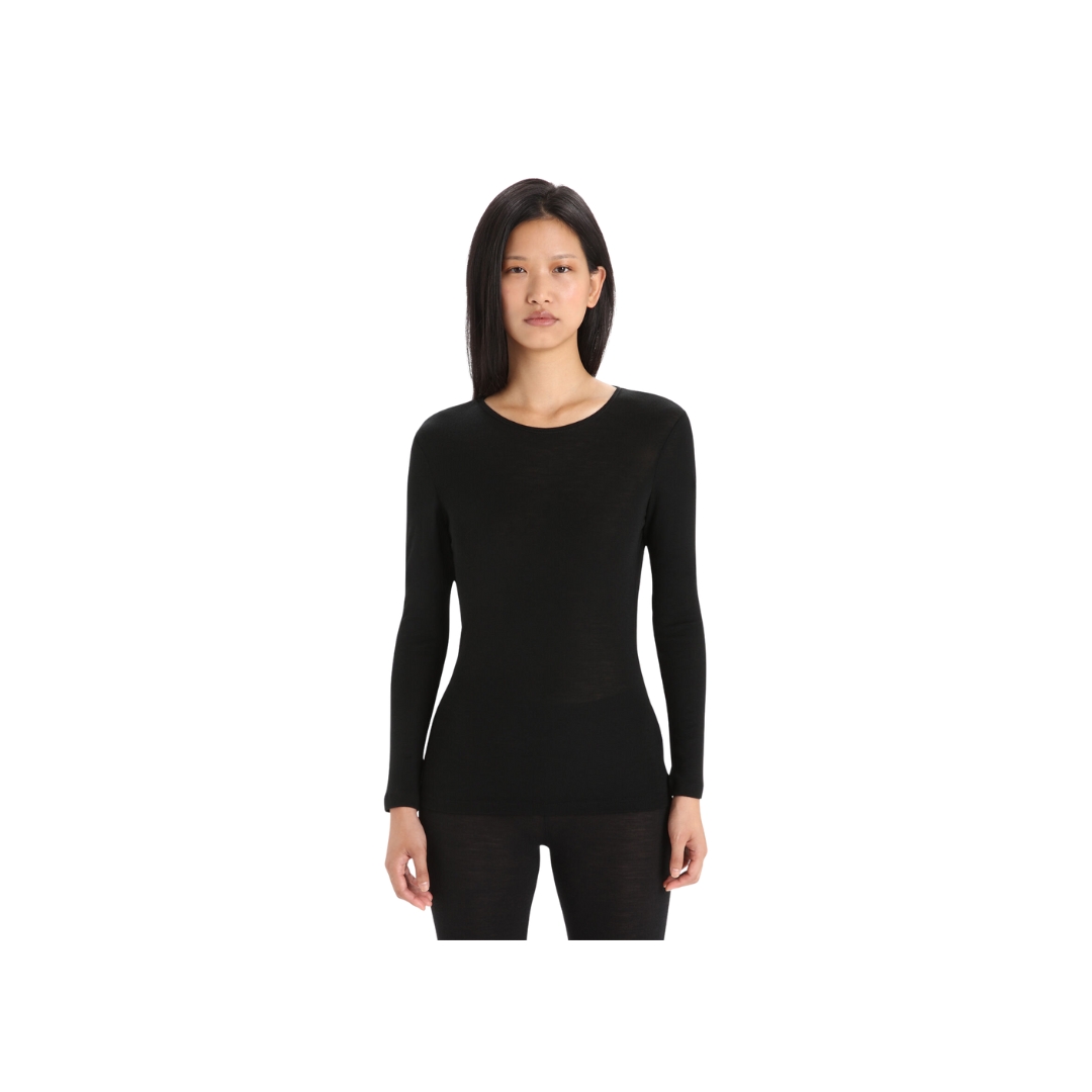le haut couche de base ICEBREAKER à col rond everyday long sleeve crewe 175 en mérinos porter par une femme vue de face de la tête au jambe mis cuisse