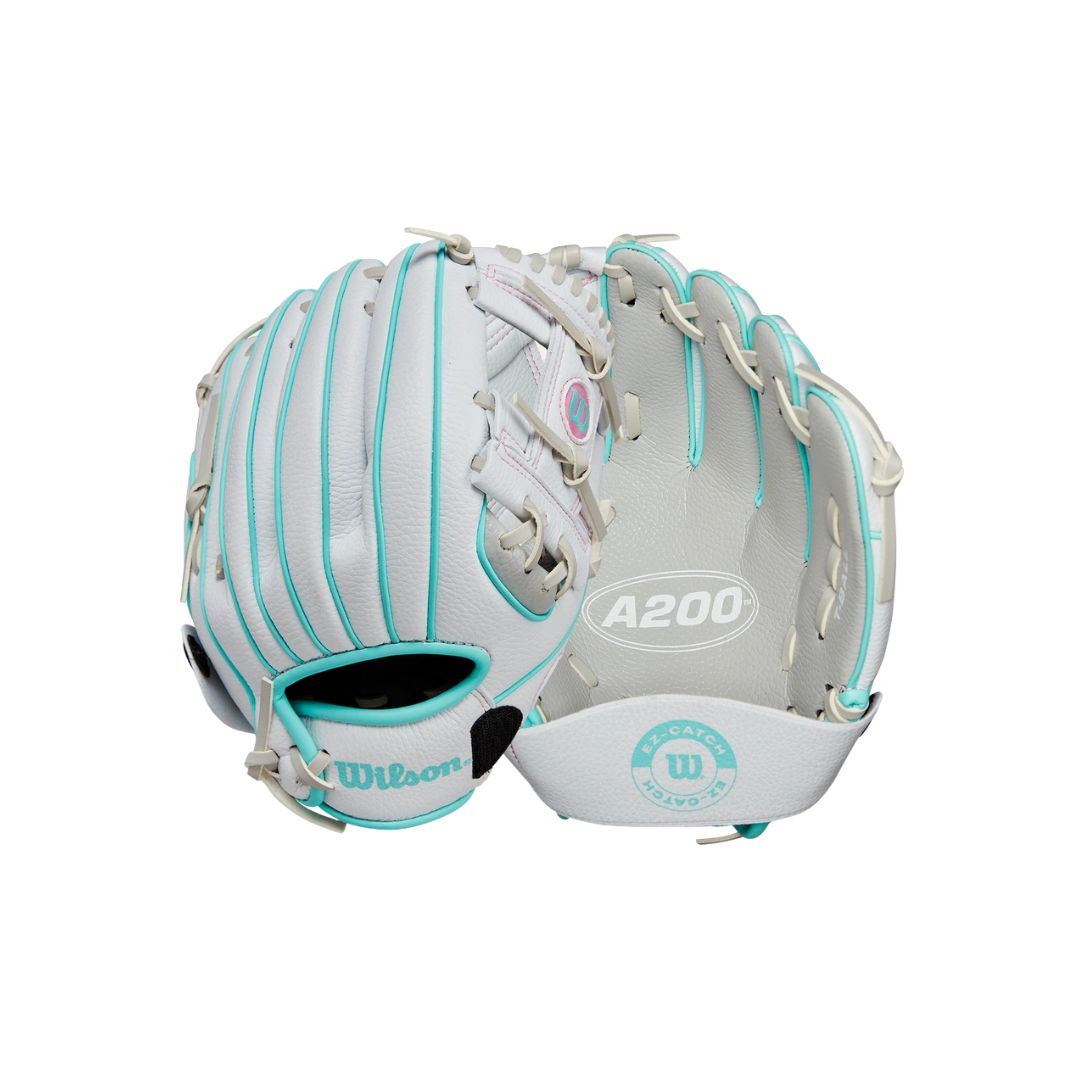 Gant Wilson GANT DE SOFTBALL A200 EZ CATCH 10" blanc avec des accents et des lacets sarcelles, un design en toile fermée, et un marquage sur la paume et le poignet, sur un fond blanc uni.